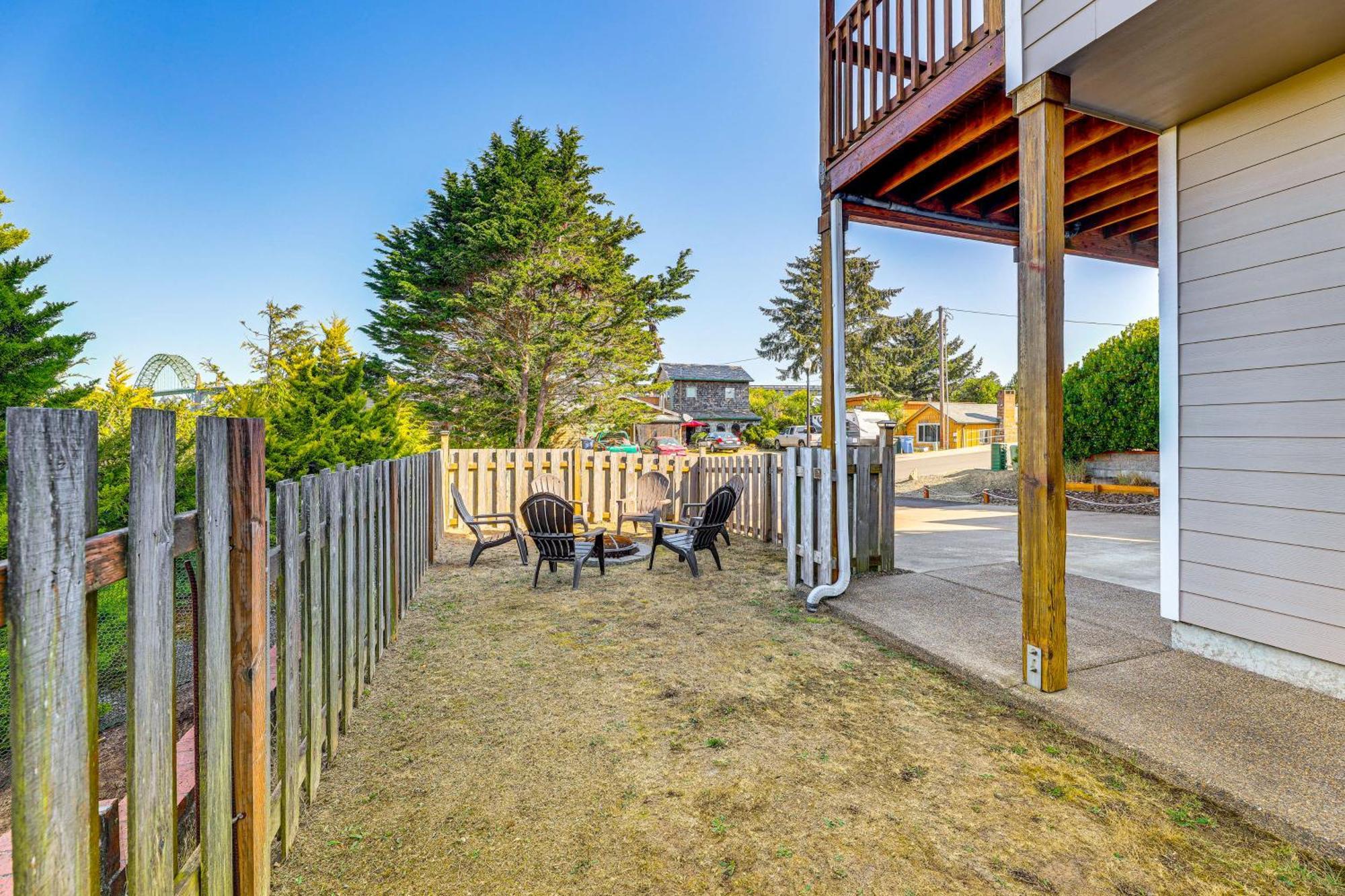 Coastal Oregon Home Walk To Dock! Newport Exterior photo