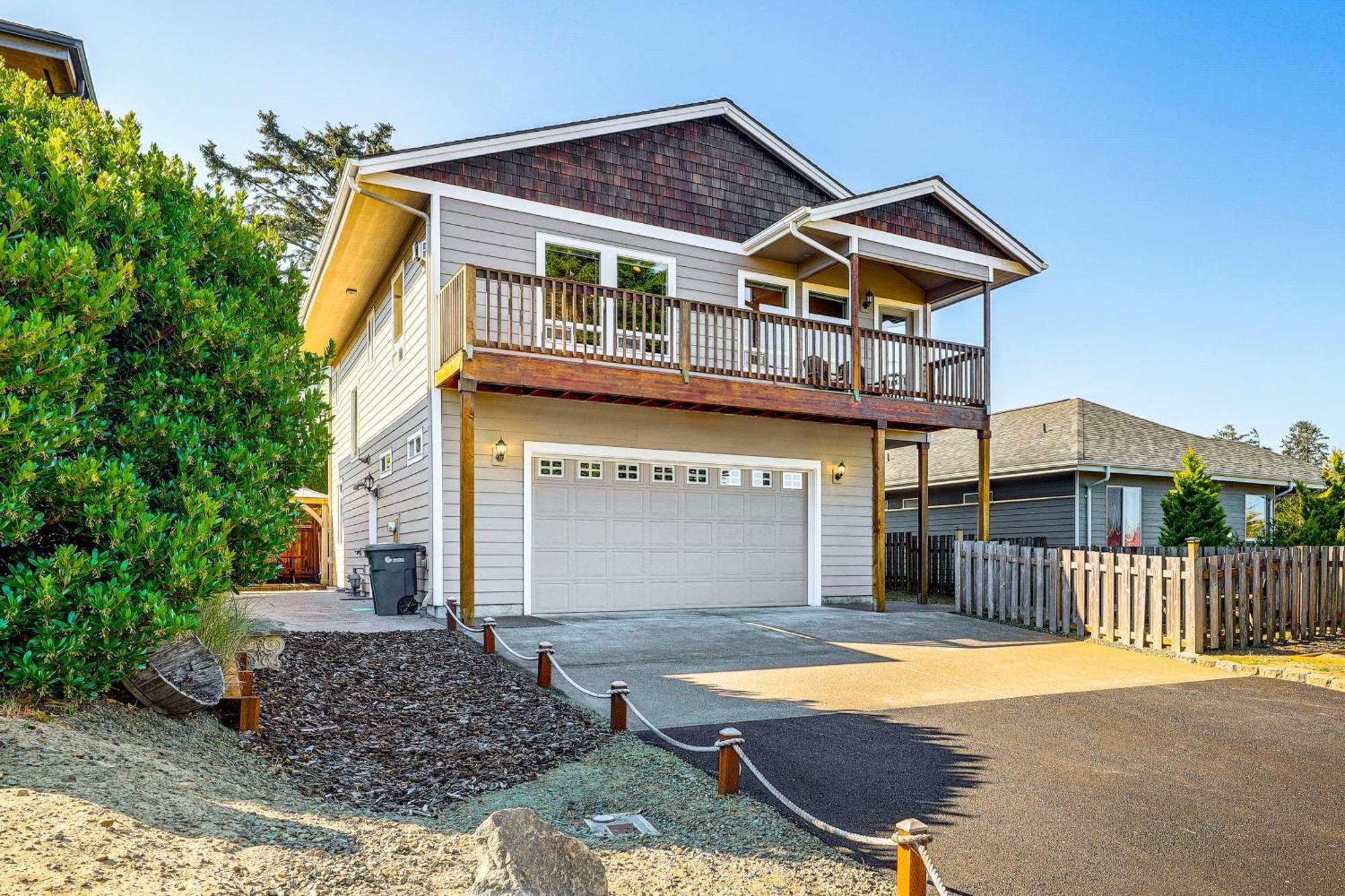 Coastal Oregon Home Walk To Dock! Newport Exterior photo